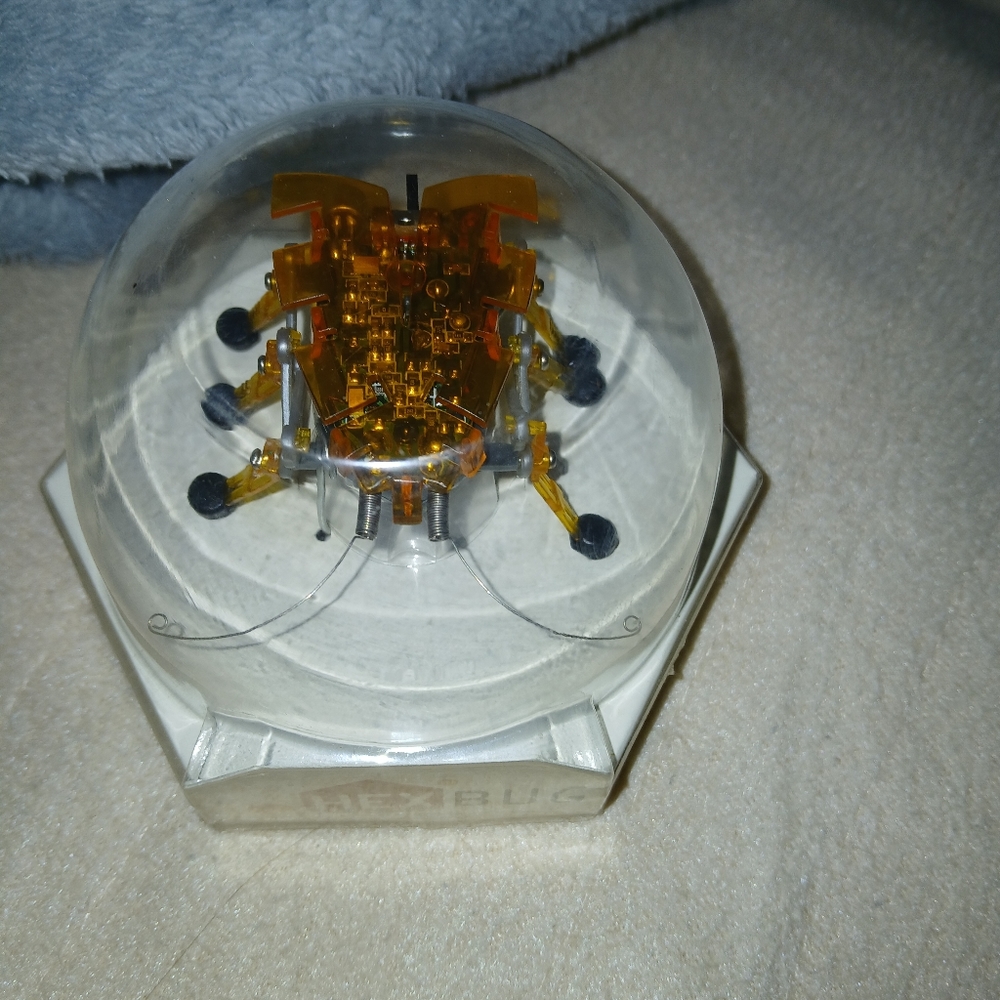 Hexbug Alpha Micro Robotic Creature - Picture 16 of 16